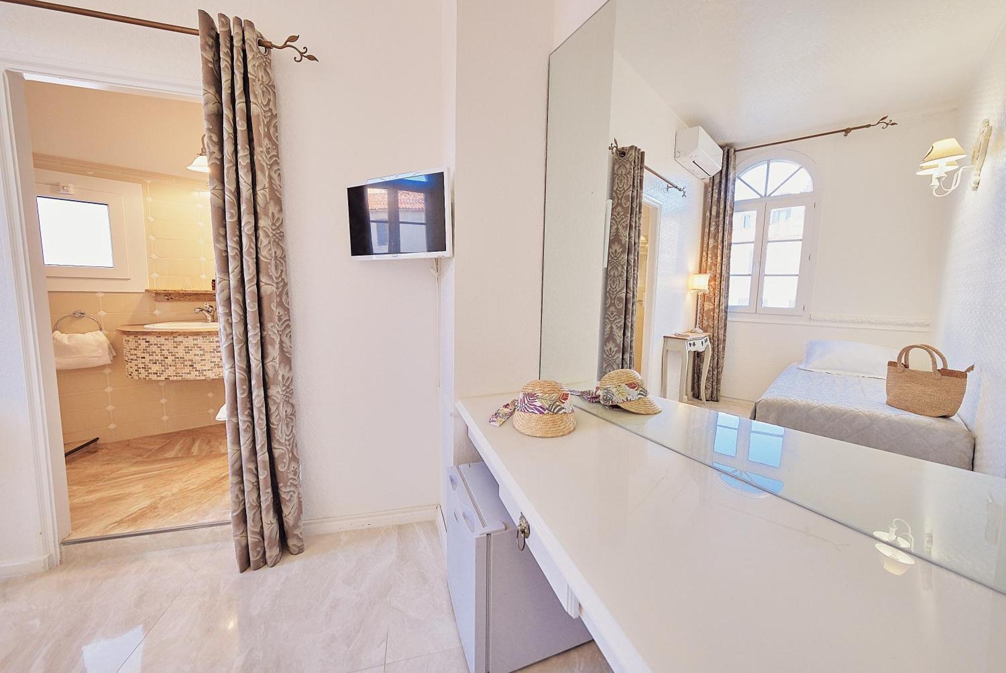 Le Magnolia Hotell Calvi  Exteriör bild
